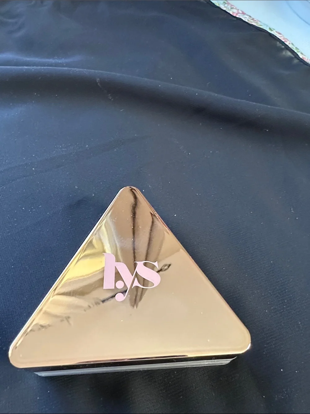 LYS Pink Gold Triangle Setting Powder Compact